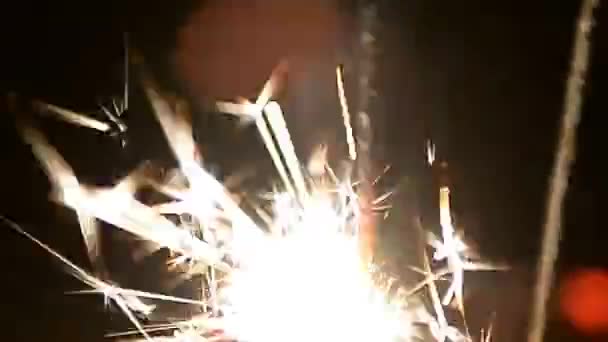 燃える花火。お祝いの意味. — ストック動画