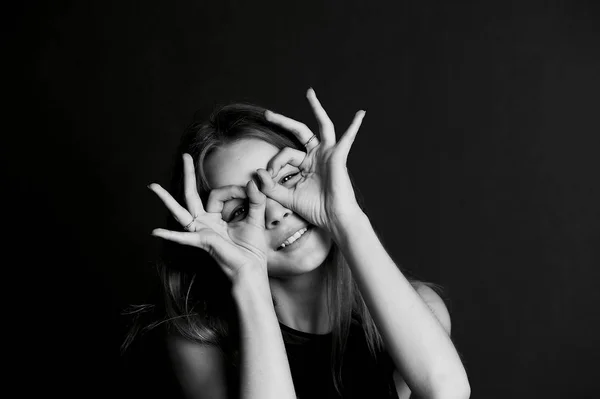 Young beautiful girl makes magical passes with his hands. — Stock Photo, Image