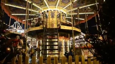 Rusya, Moskova, 28 Aralık 2016: Kızıl Meydan, onun insanlar üzerinde yürüme ile yeni yıl için giyinmiş