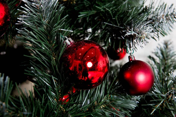 Primo piano delle decorazioni dell'albero di Natale. — Foto Stock