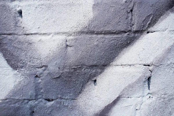Grafiiti. Grey paint stripes on a white brick wall. Old texture — Stock Photo, Image