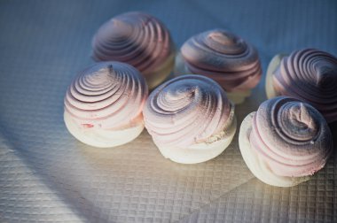 ev yapımı vanilyalı ve gülsuyu marshmallow, seçici odak.