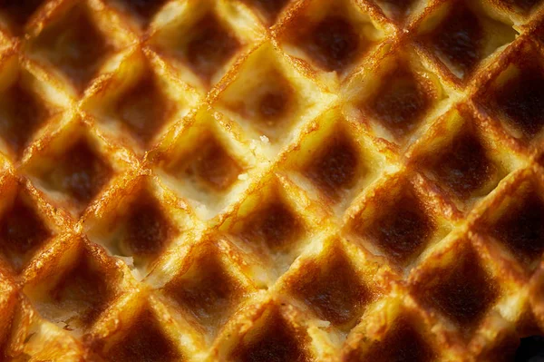 A textura é waffles belgas frescos exuberantes. Fechar — Fotografia de Stock