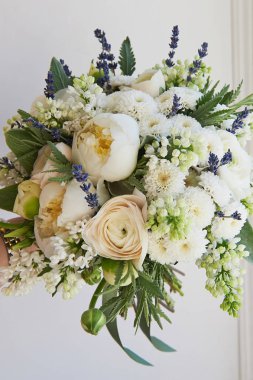 Işık narin buket. yeşil ve beyaz. Düğünçiçeği düğün çiçeği