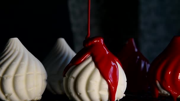 Massovoe cake with mirror glaze. A work of culinary art. The process of casting. — Stock Video