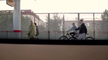 Moscow, Rusya Federasyonu-17 Haziran 2017: Moskova, Rusya-17 Haziran 2017: Moskova ringin ortasında arazi yolcu taşıma, Moskova, mm Moskova tren küçük halka çalışan tipi. Tren kalkış