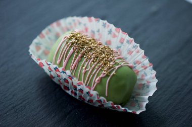 Tatlı patates, oluklu kağıt yeşil sırlıdır. Mutfak sanat eseri