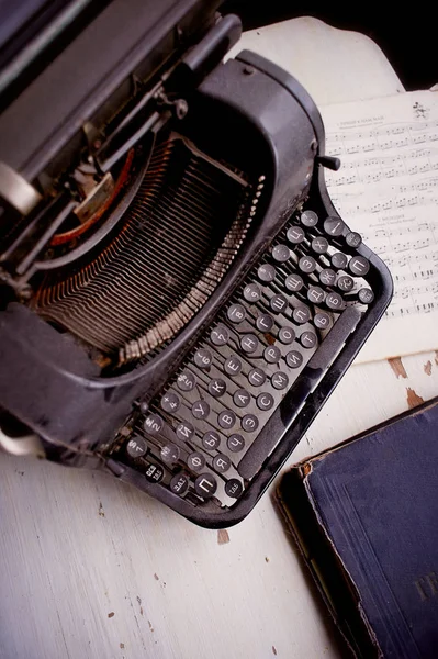 Szczegóły starych maszyn do pisania w rust i kurzu. Retro — Zdjęcie stockowe