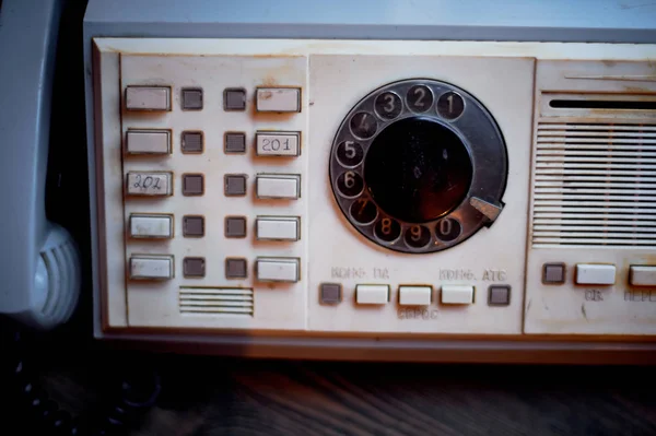 Velho telefone retrô de plástico.Sujo, grunge — Fotografia de Stock