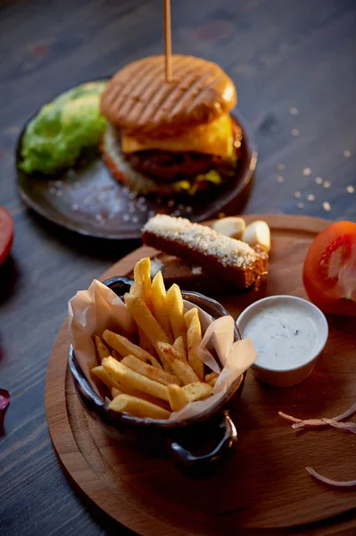 Wood top on her fries and Burger.The concept of the pub and fast food — Stock Photo, Image