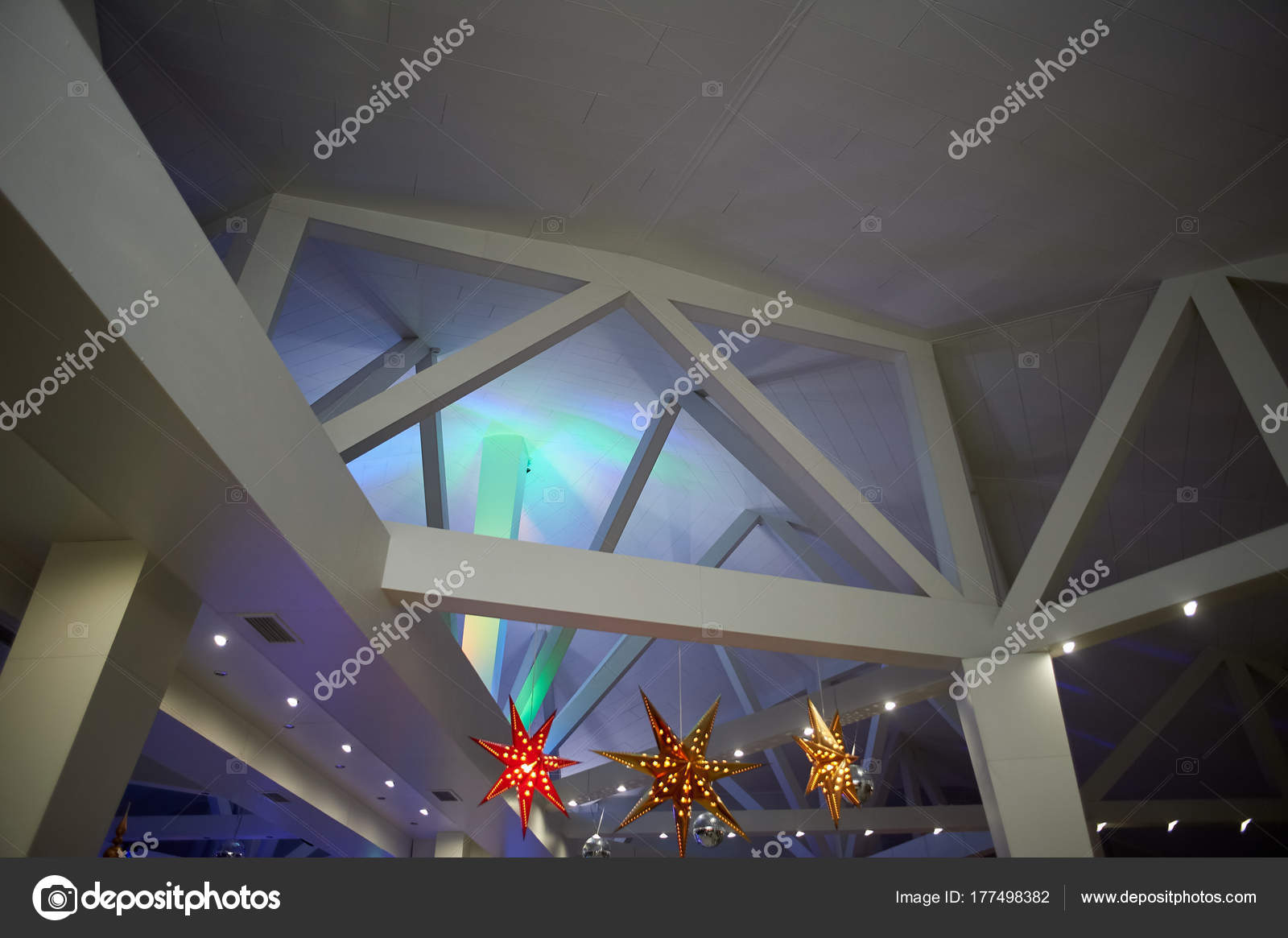 The High White Ceiling With Exposed Beams Decorated