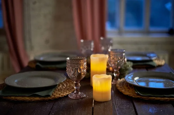 Serve buffet di Natale.Uno stile rustico e accogliente. Tonalità calde . — Foto Stock