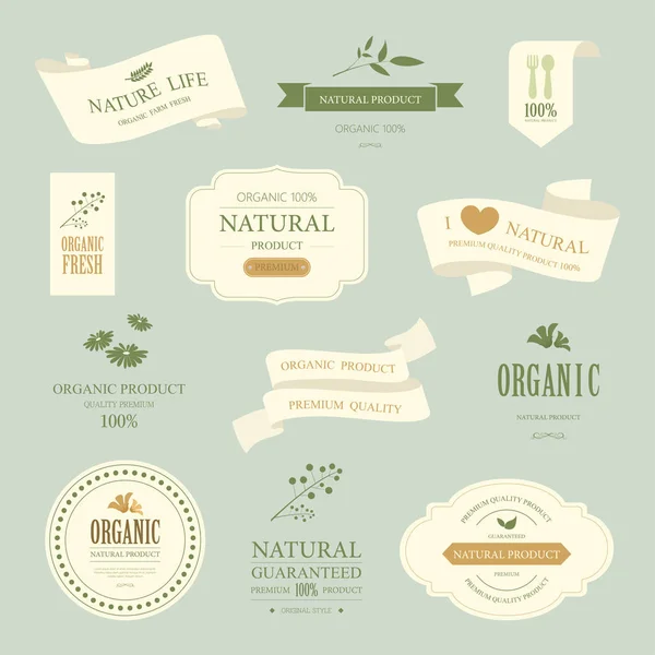 Conjunto de etiqueta natural y etiqueta ecológica de color verde. diseño de etiquetas e insignias vintage . — Vector de stock
