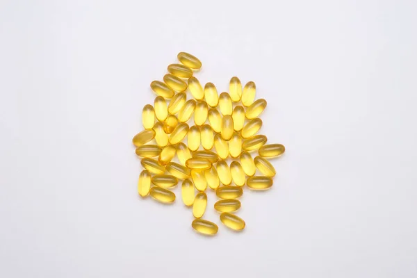 Vissen olie aanvulling capsules geïsoleerd op witte achtergrond. Stockfoto