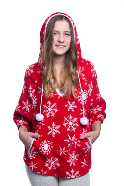 Υπέροχο χαρούμενα εφηβικό κορίτσι που παρουσιάζουν στο στούντιο. Φοράει κόκκινο χειμώνα hoodie με νιφάδες χιονιού. Απομονωμένα σε λευκό φόντο. Χειμωνιάτικα Ρούχα. — Φωτογραφία Αρχείου