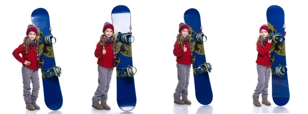 微笑的小女孩穿针织的毛衣、 围巾、 帽子和手套蓝色滑雪板的卷发发型，孤立在白色。显示了拇指。冬天的衣服和运动的概念。复合图像. — 图库照片