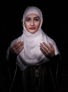 Kız hijab dua ile