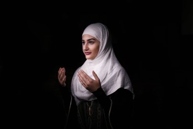 Kız hijab dua ile