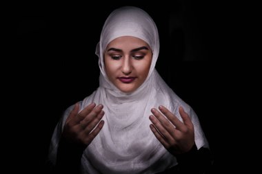Kız hijab dua ile
