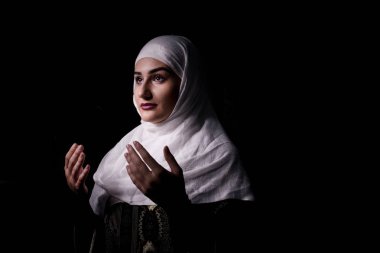 Kız hijab dua ile
