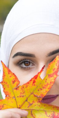 Hijab poz ile Beutiful kız