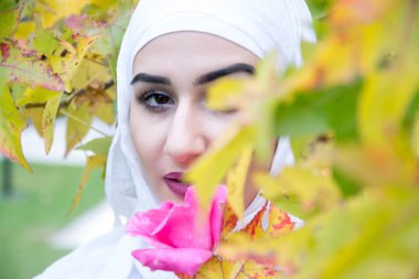 Hijab poz ile Beutiful kız 