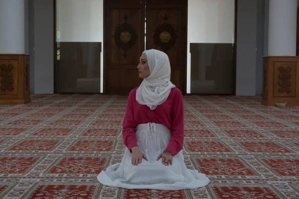Beutiful kız hijab, dua eden