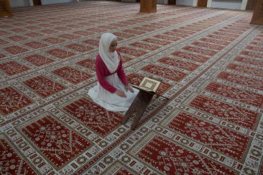 Cami okuma Kur'an Müslüman kadın