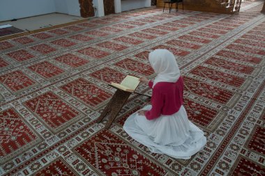 Cami okuma Kur'an Müslüman kadın