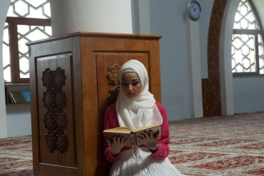 Cami okuma Kur'an Müslüman kadın