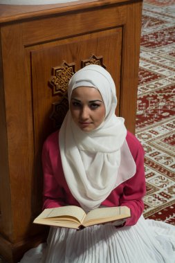 Cami okuma Kur'an Müslüman kadın
