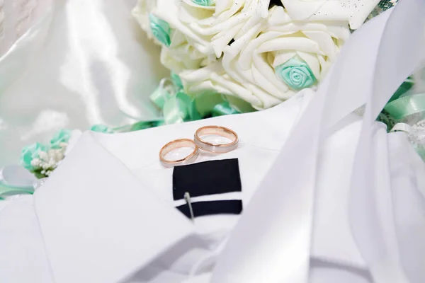 Boda anillos de oro — Foto de Stock