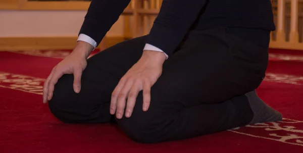 Young muslim man praying — Stock Photo, Image