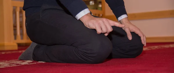 Young muslim man praying — Stock Photo, Image