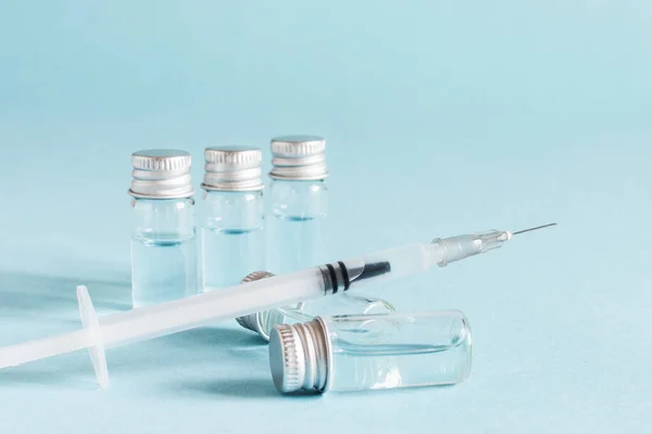 Medizinische Glasflaschen Und Spritzen Für Impfungen Ampullen Für Die Injektion — Stockfoto