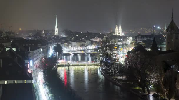 苏黎世地平线和 Limmat 河在夜间的空中时间推移 — 图库视频影像