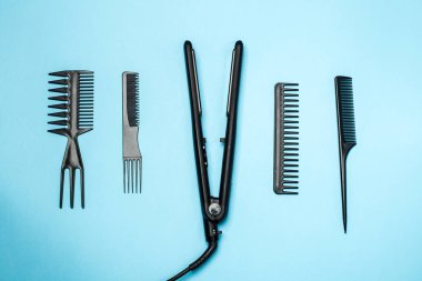 Bavul beyaz arka planda izole edilmiş. seyahat için bavul.