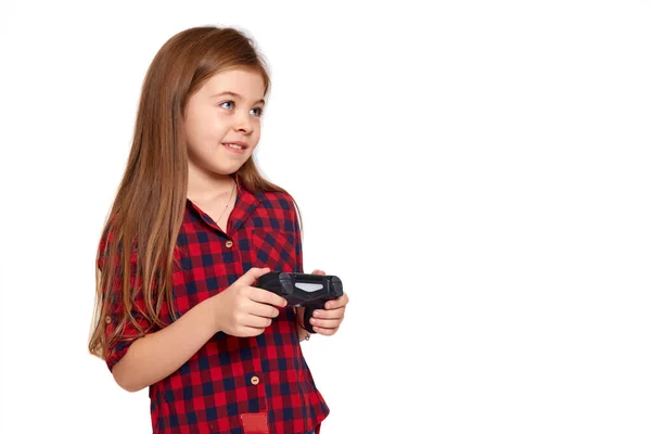 Adolescente con expresión facial emocional. Hermoso retrato femenino de media longitud aislado sobre fondo blanco . — Foto de Stock