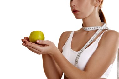 Beyaz iç çamaşırlı genç bir kızın mükemmel, ince, genç vücudu. Kız belini ölçüyor. Kilo kaybı ve sağlıklı beslenme. Anarexia sorunu. Estetik ameliyat.