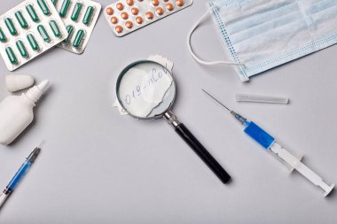 2019-Nkov adında yeni bir Coronavirus hastalığı. Koruyucu tıbbi maske ve ilaçlar. Çin Coronavirüs salgını. Mers-Cov Orta Doğu Solunum Sendromu Coronavirüsü. Model medeksler.