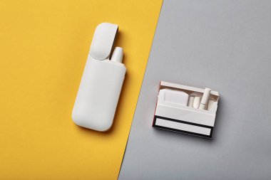 Elektronik Sigara Teknolojisi. Tütün IQOS sistemi. Elektrikli hibrit sigarayı ısıtma yastığıyla kapatın. tütün ısıtma sistemi. Yeni tütün ısıtma sistemi. Elektronik sigara mokaseni.