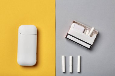 Elektronik Sigara Teknolojisi. Tütün IQOS sistemi. Elektrikli hibrit sigarayı ısıtma yastığıyla kapatın. tütün ısıtma sistemi. Yeni tütün ısıtma sistemi. Elektronik sigara mokaseni.