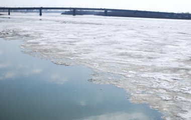 İrtiş Nehri erken Bahar