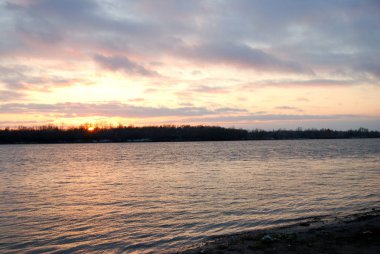 Akşamları Irtysh Nehri, Omsk Bölgesi, Sibirya, Rusya       