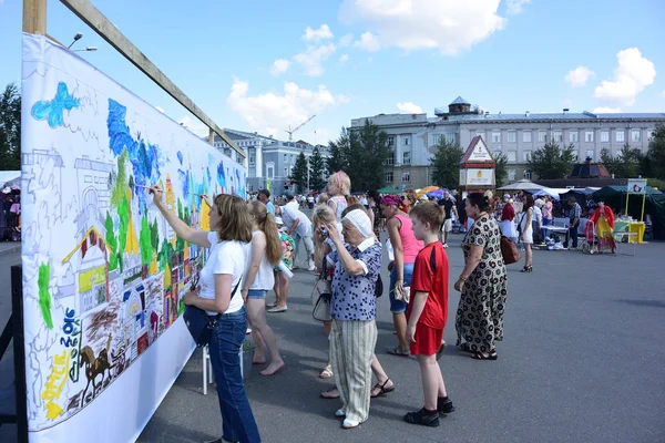 Colorir Omsk - evento no 300o aniversário da cidade de Om — Fotografia de Stock