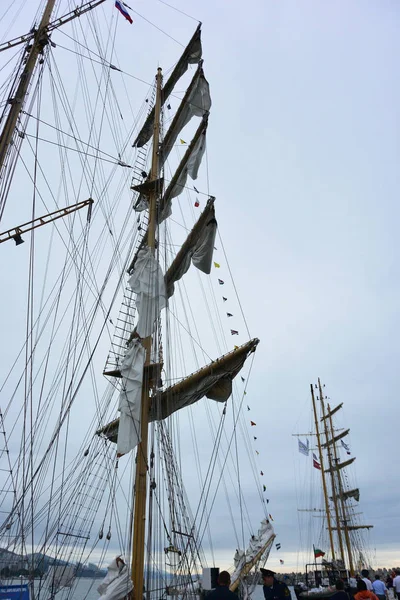 停泊在黑海帆船赛中的帆船的景色 — 图库照片