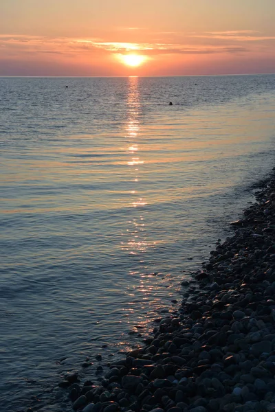 Sonnenuntergang über dem Meer in der Bucht von Imereti — Stockfoto