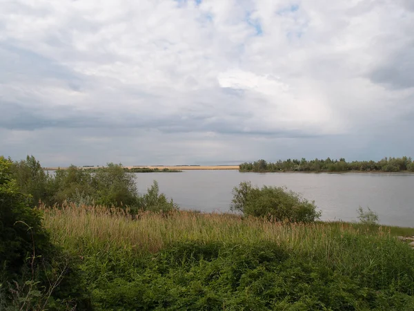 Большая часть воды на реке Иртыш — стоковое фото