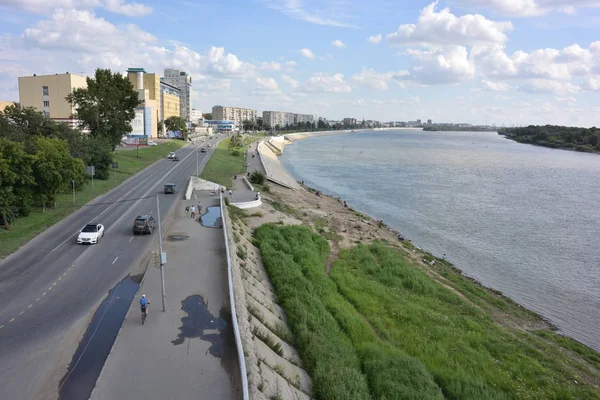 Vue de la rivière Irtysh divise la ville en deux parties Omsk — Photo