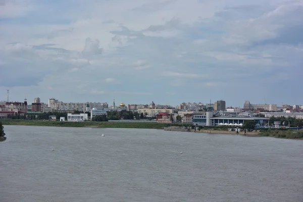 Blick auf Irtysch Fluss teilt die Stadt in zwei Teile omsk — Stockfoto